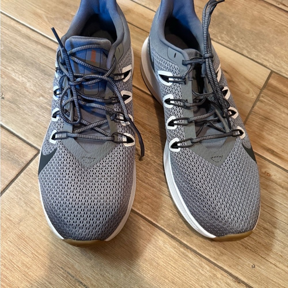 Nike Men's Gray Athletic Running Shoes with Black Accents